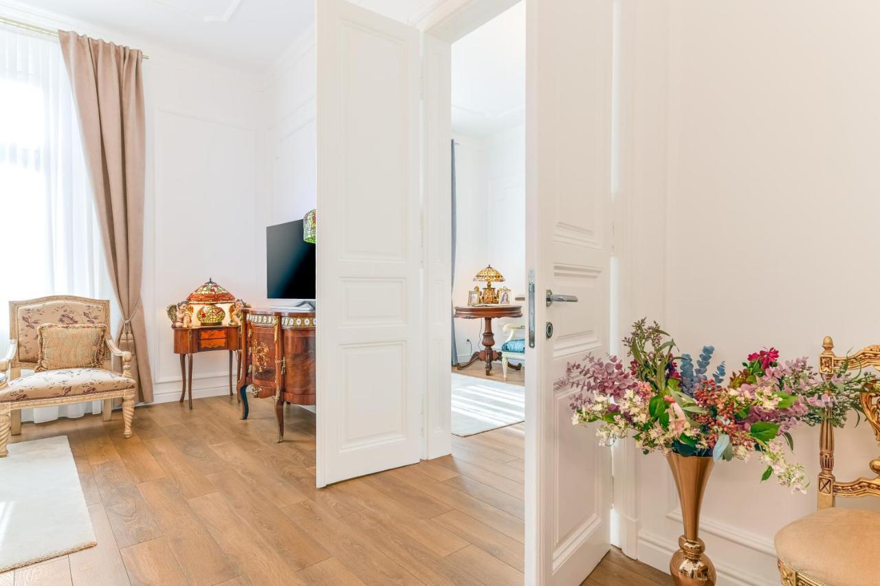 Luxury Class Apartment - 1St Floor, Large Apartment, Downtown, Newly Renovated, Fast Wifi, 4X Air Conditioning Zagreb Buitenkant foto